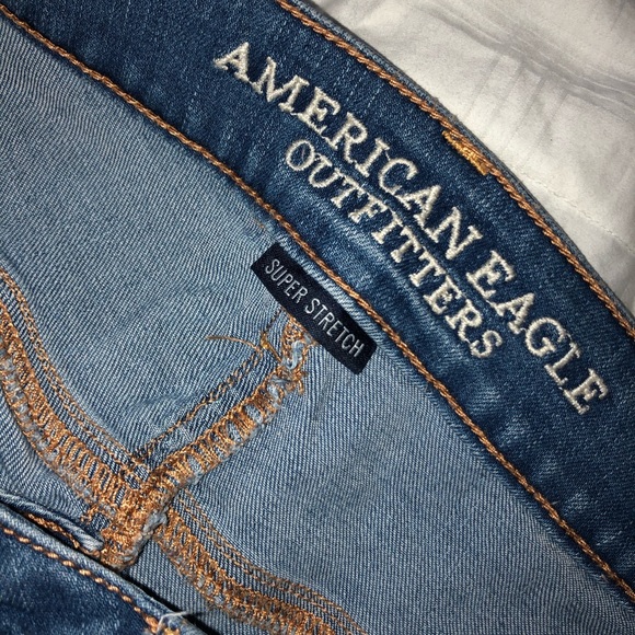 Medium wash size 6 American eagle jeans - Picture 3 of 4